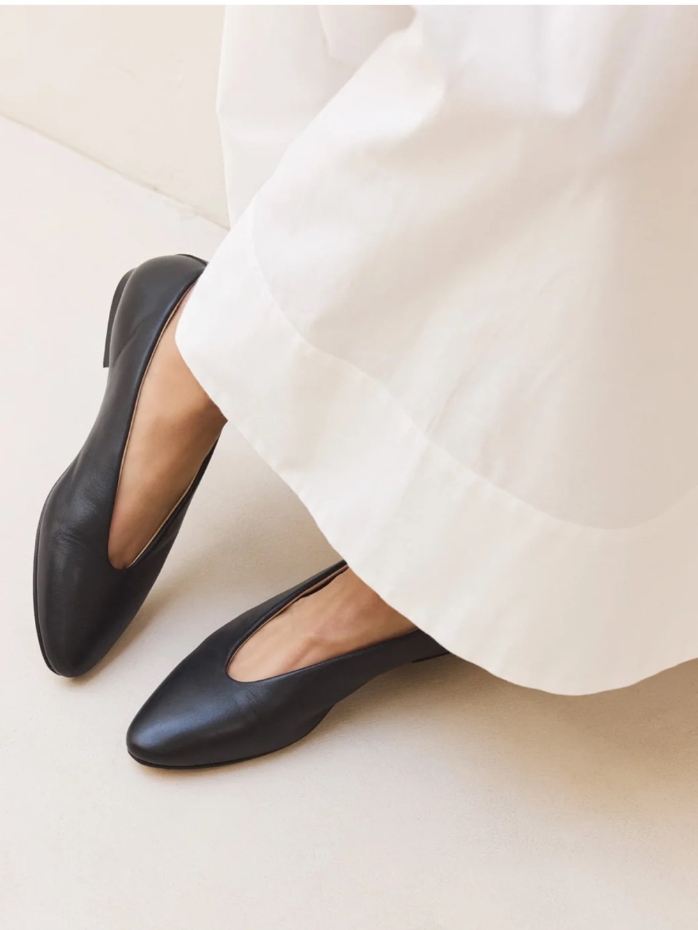 Rosae Paris Black Leather V‑Cut Ballet Flats